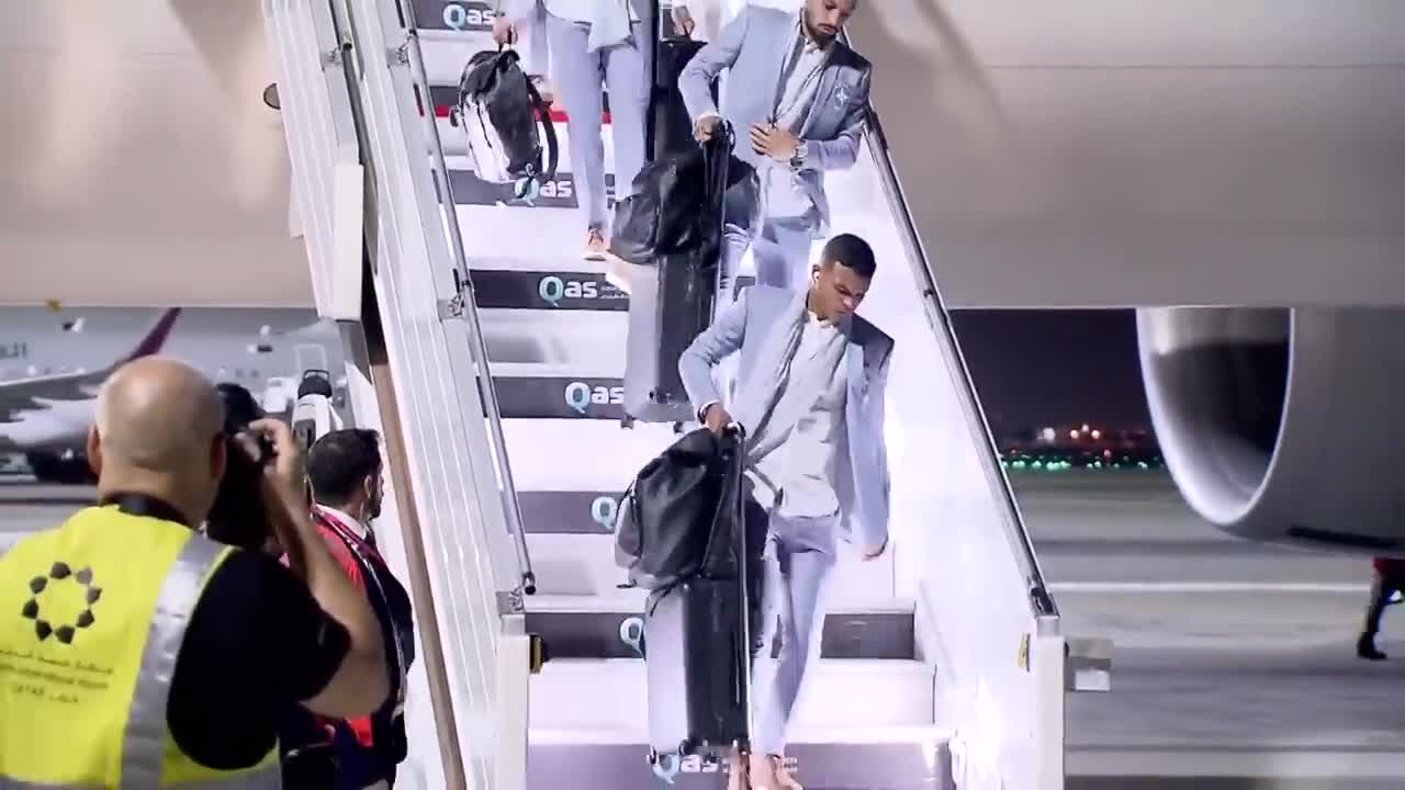 🇧🇷✈️Neymar, Casemiro & Thiago Silva and World Cup favorite Brazil arrive in Qatar｜Seleção Brasileira