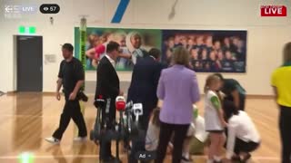 Daniel Andrews press conference comes to a halt as child suddenly collapses 👀