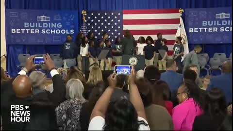 Kamala Harris poses maskless with masked kids at Thomas Elementary School in Washington, DC
