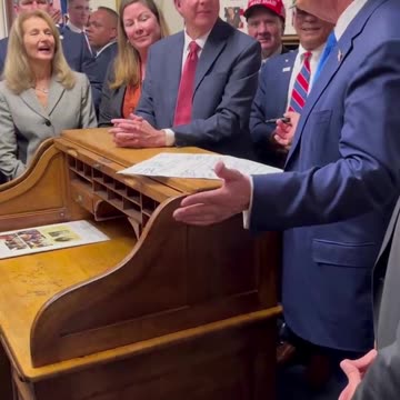 VOTE FOR TRUMP, SOLVE YOUR PROBLEMS!