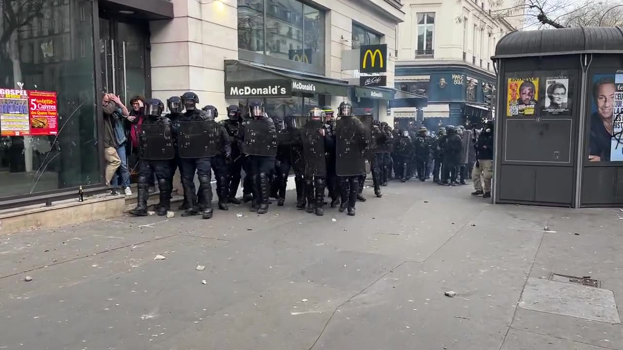 Day 6 of macron's Paris protest ban.