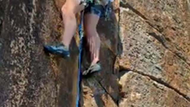 Hamish falls on Carrion Comfort, Frog buttress. #tradclimbing #weekendwhipper #australia