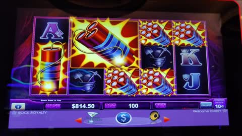 Biggest Jackpot on Rumble on Snow Globes! And Casino Christmas Carols