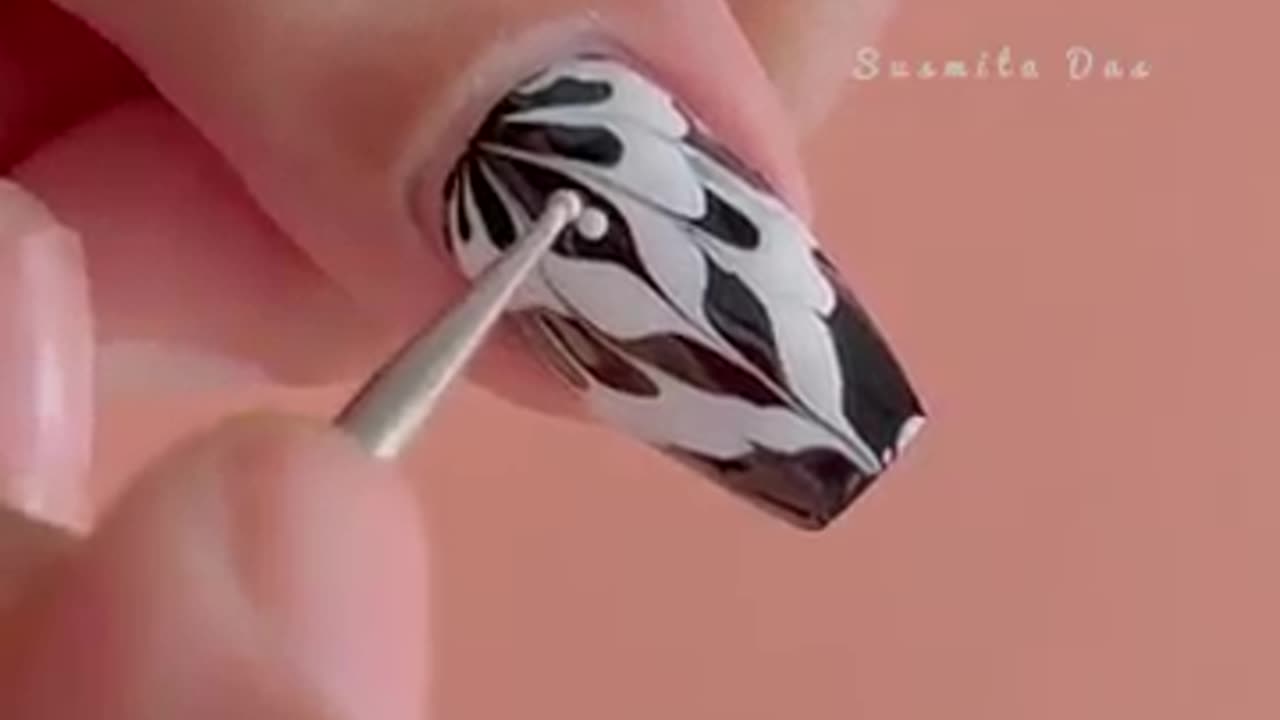 Easy Nail Art Design💅🏻 #nailart #naildesign #shorts