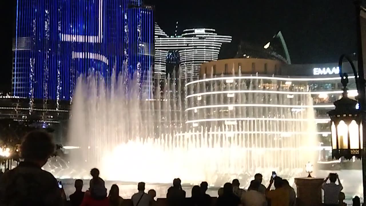 Dubai Mall / fountain dance