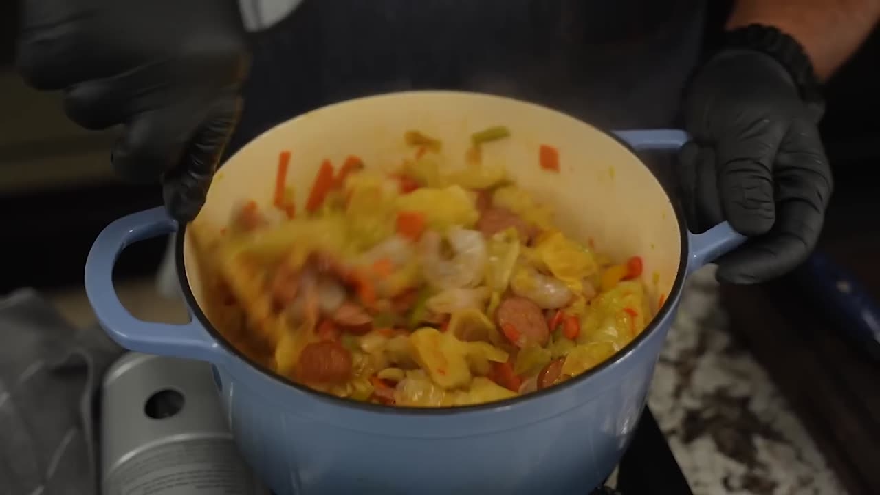 Delicious Fried Cabbage with Shrimp Recipe: Ready in Just 30 Minutes!