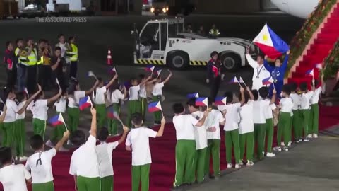 Two-time Olympic gold medallist Carlos Yulo gets warm welcome in the Philippines.mp4