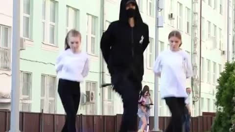 Shuffle dancers