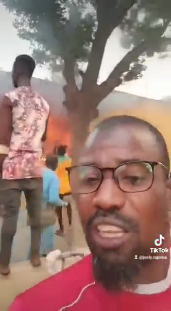 Protesters set fire to the French embassy in Burkina Faso. (https://t.me/theriotimes/5723)