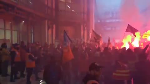 Amazing scenes at BlackRock HQ in Paris as the people hit the site.