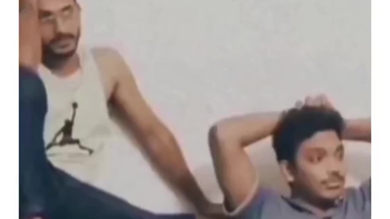 Ishq is tarah pagal karta hai