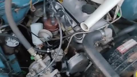 Automobile engine running demonstration