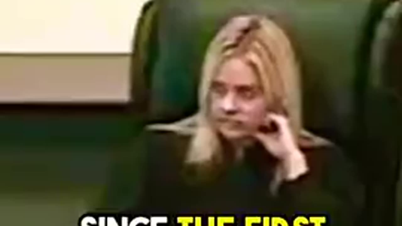 WOMAN ATTACKS JUDGE IN COURT DURING DIVORCE HEARING