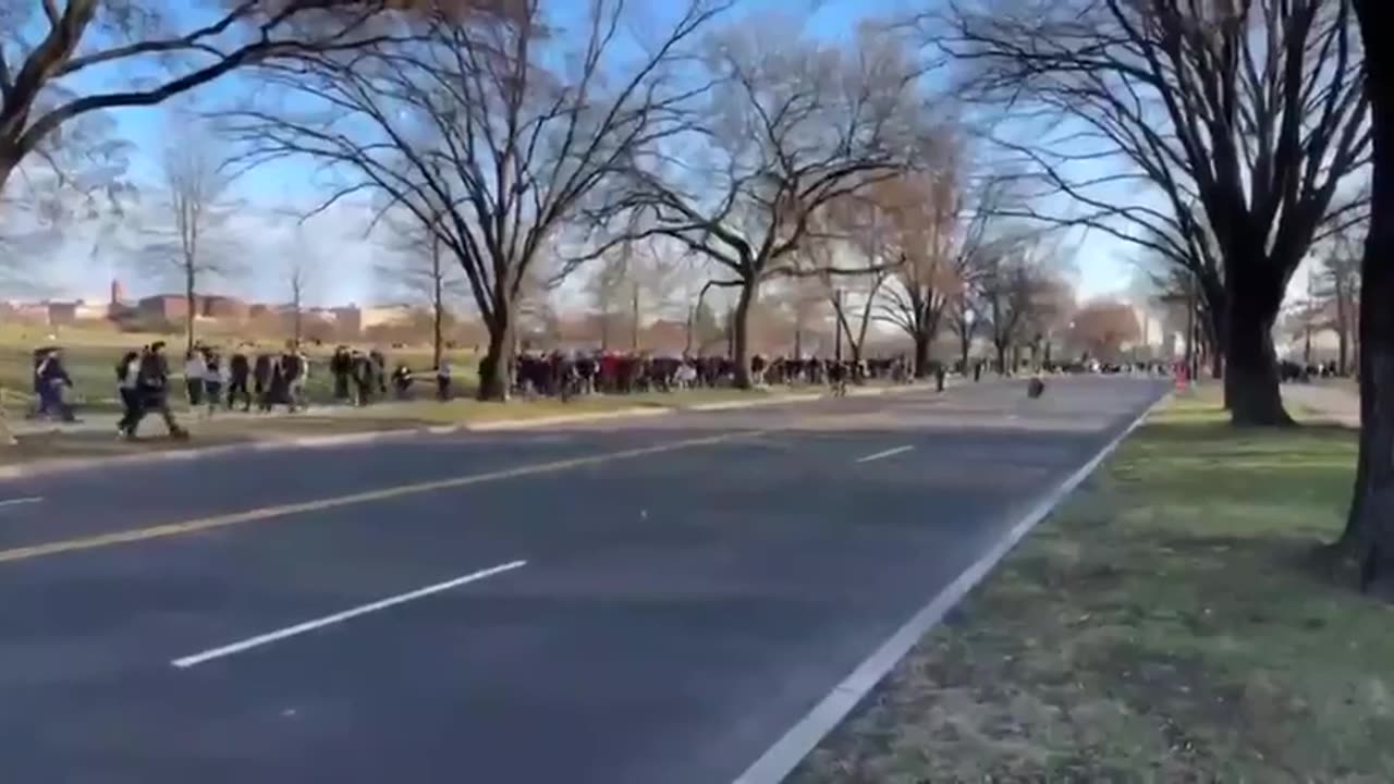 In Washington- strike against the supply of weapons to Ukraine.