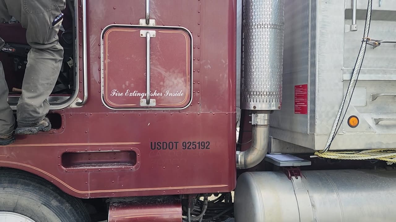 1985 Peterbilt 362 engine startup