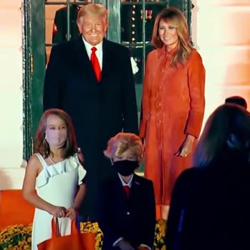 LOVE THOSE MINI TRUMPS!!!🎃😂😂😂