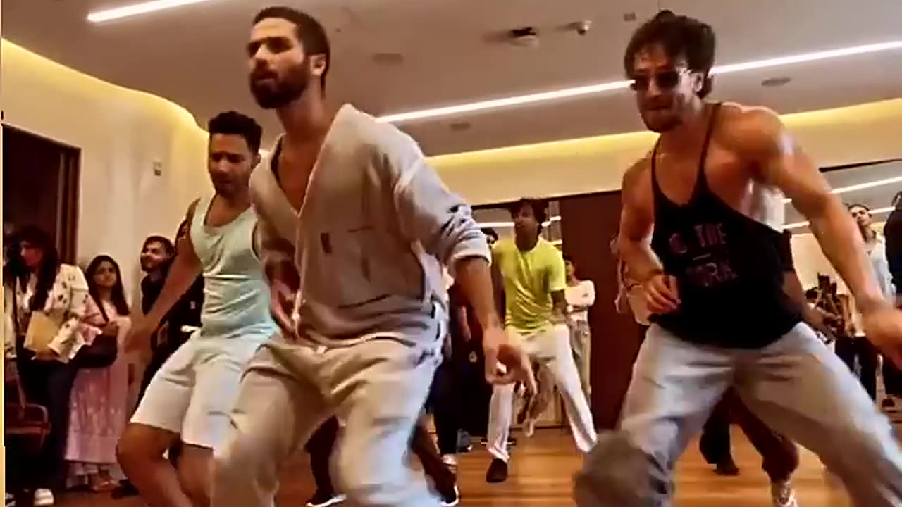 Tiger Varun And Shahid Dancing Together | Tiger Shroff Dance Video | #tigershroff #shorts #dance