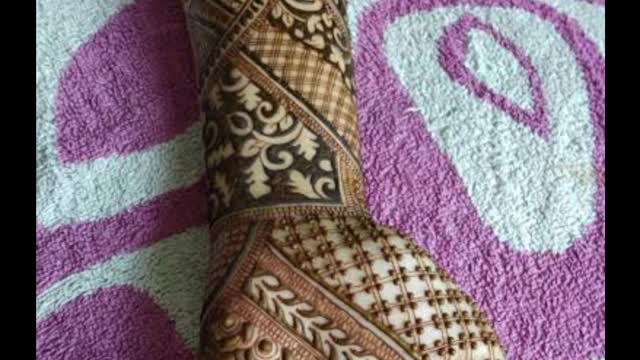 Beautiful henna on the leg