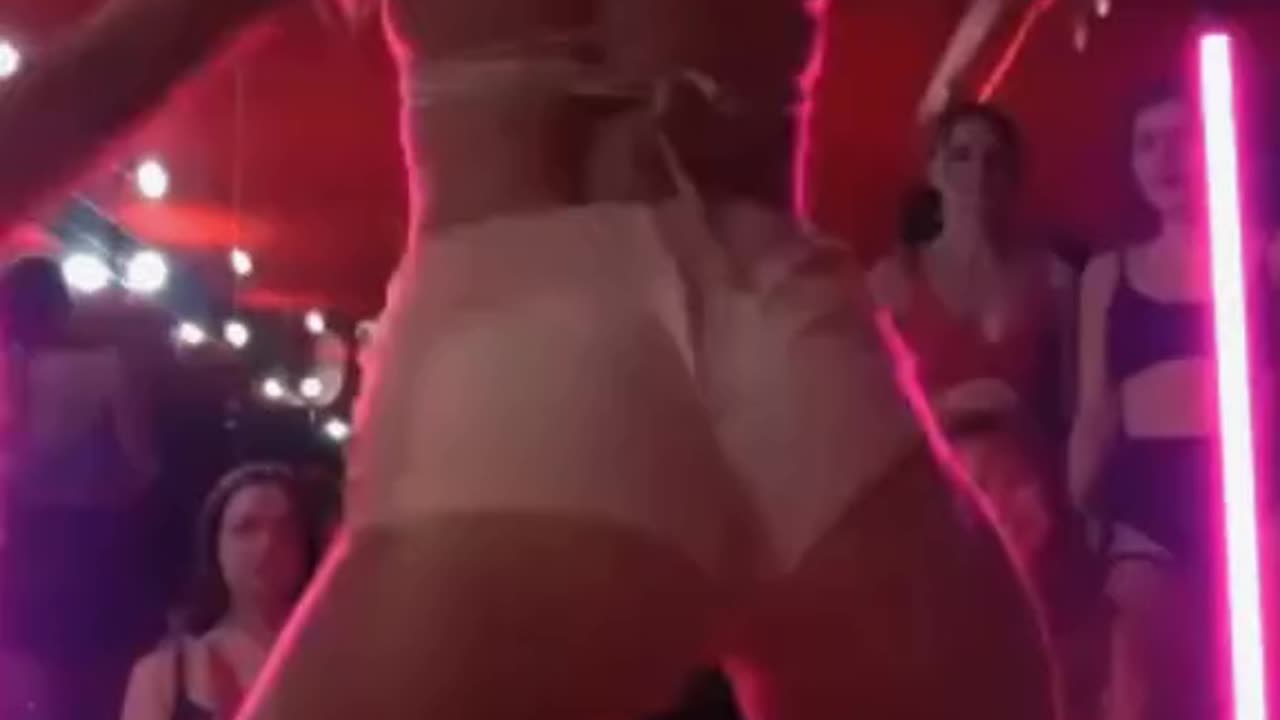 beautiful twerk