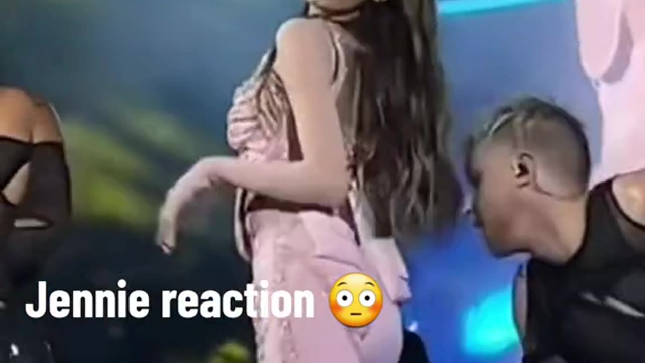 LISA dance sexy 😭😲