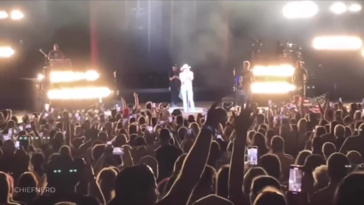 🇺🇸 USA Chants Break Out as Jason Aldean Addresses the Media Attacks on Him This Week