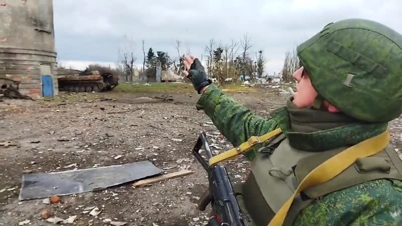 LPR troops knocked out the Ukrainian invaders from the depot in Popasnaya, destroying the position of the spotter on the tower