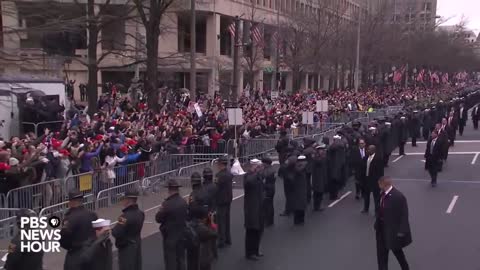 President Donald Trump walks parade route on Inauguration Day 2017_2