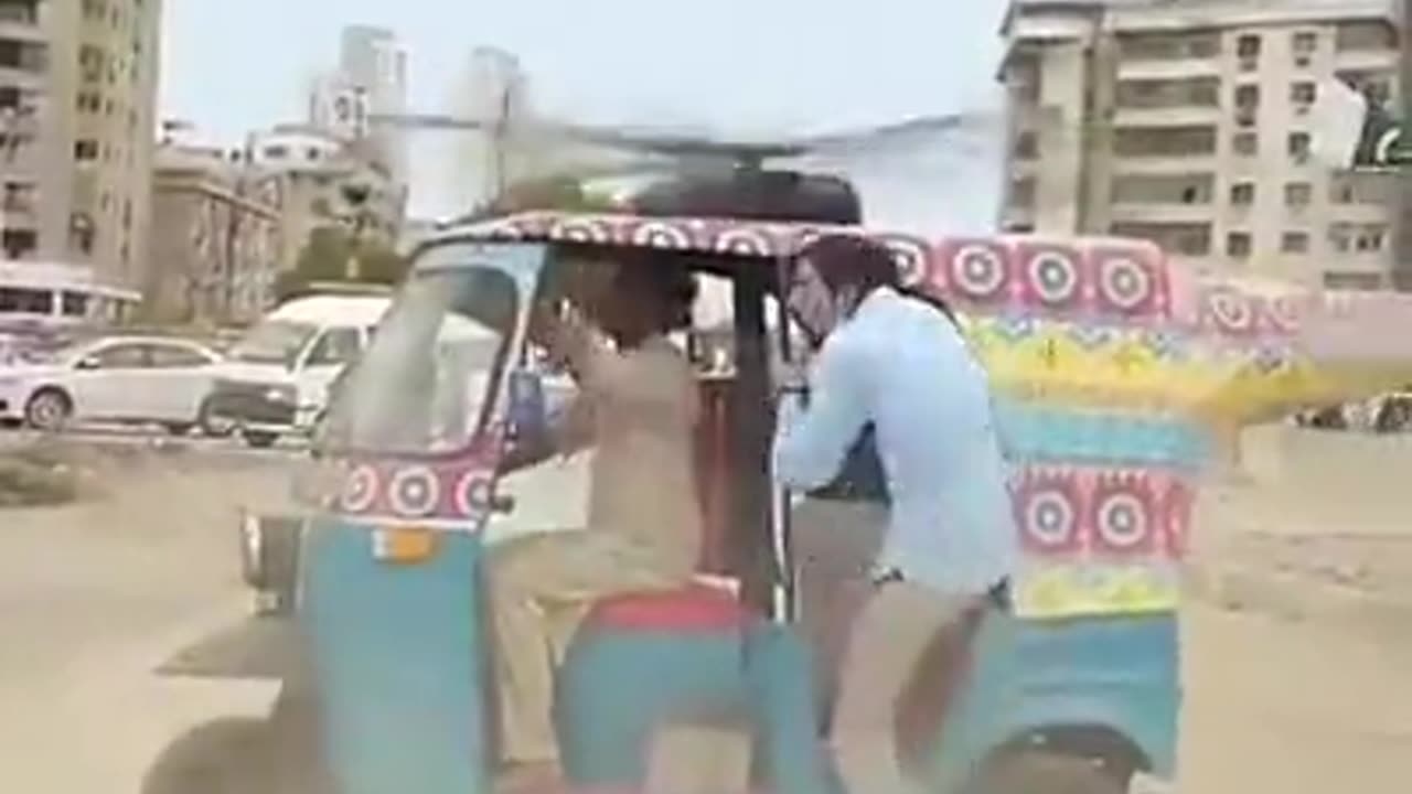 Pakistani tuk tuk engineer😳🙄🤔