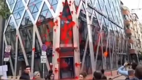 The Bulgarians threw eggs and red paint at the European Union building in Sofia