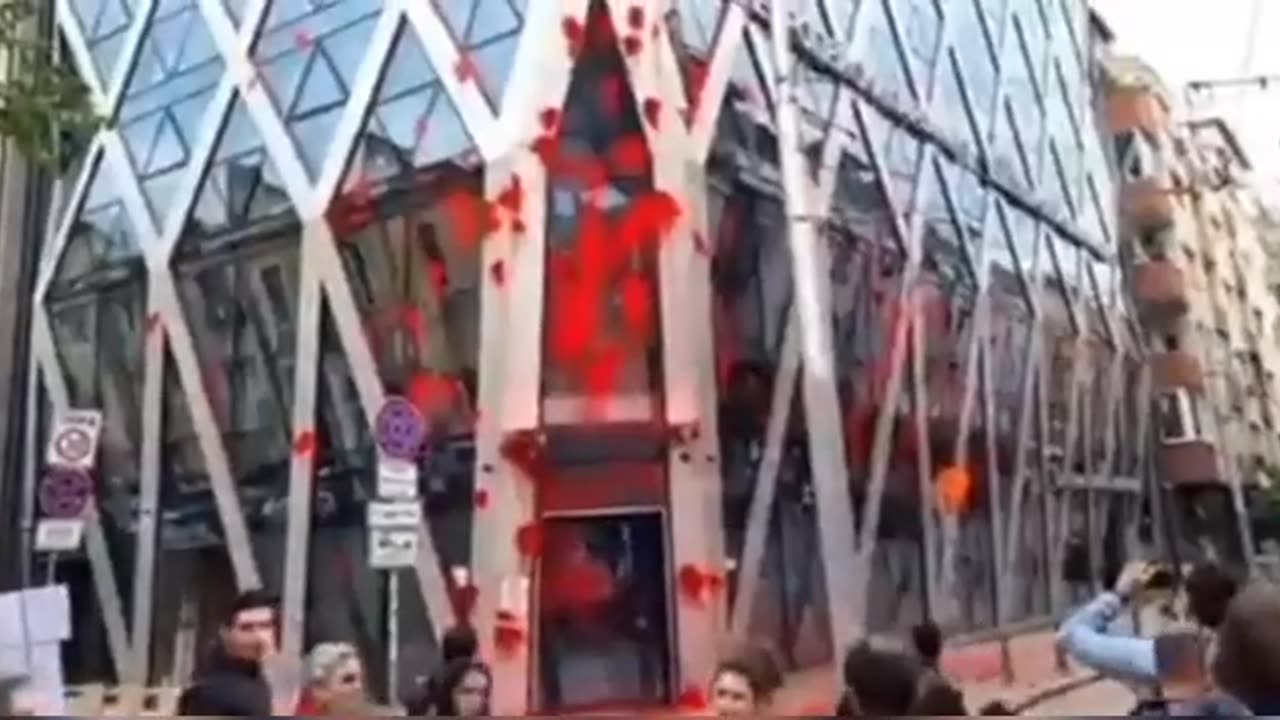 The Bulgarians threw eggs and red paint at the European Union building in Sofia