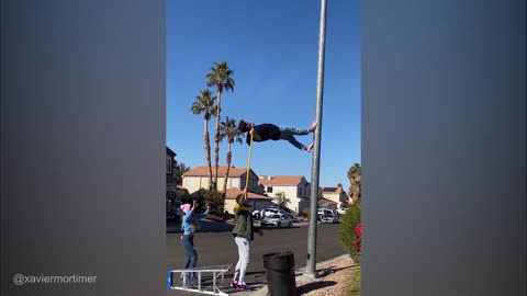 Try to walk on street light