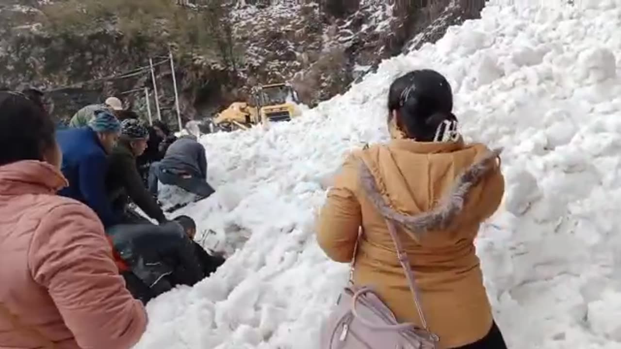 Tourists trapped in a glacier (Naran Kaghan)