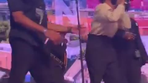 Free Palestine protester takes the mic on the DNC stage