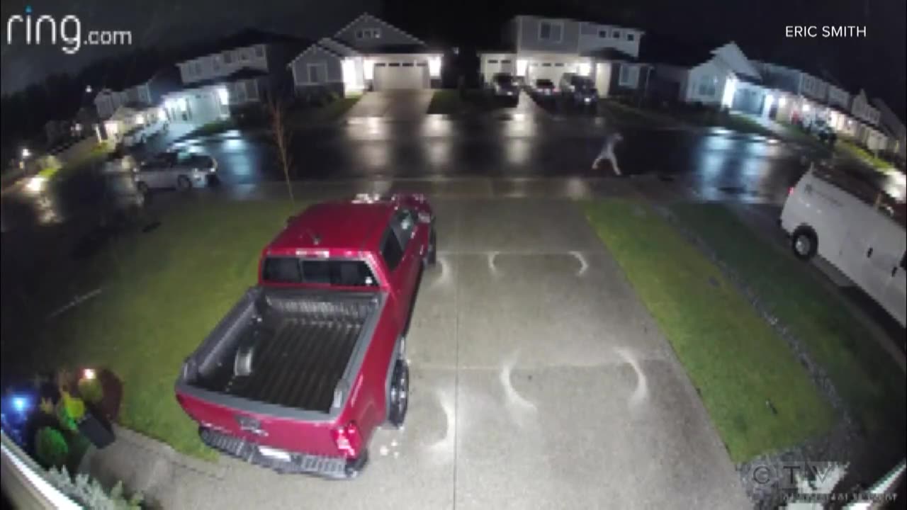 Caught on camera: Homeowner confronts, chases down car thief