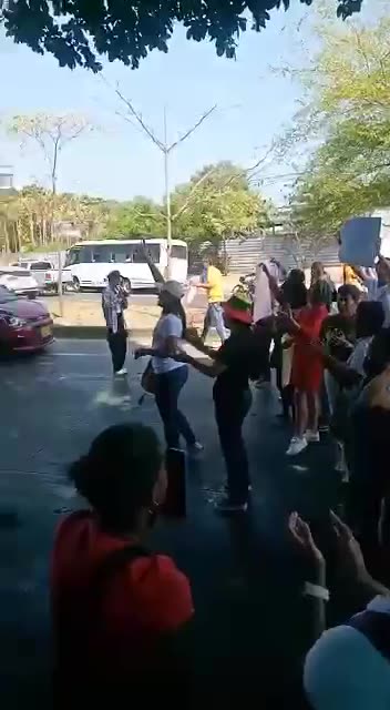 Protesta en el colegio Inem