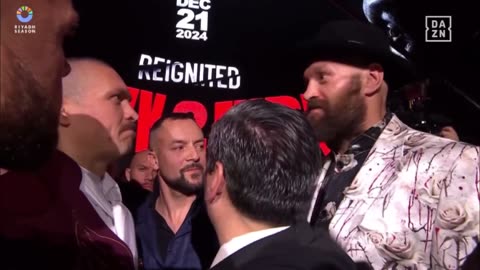 Oleksandr Usyk and Tyson Fury just refused to break eye contact for over 11 MINUTES