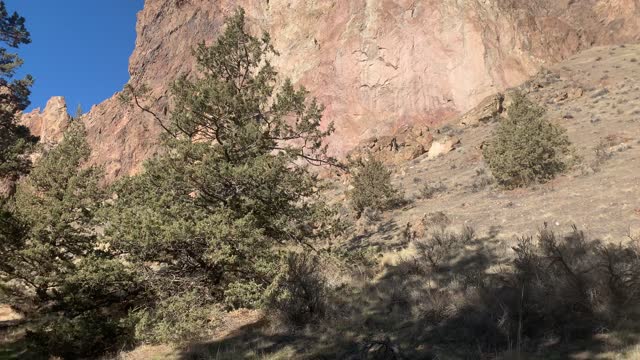 Central Oregon – Smith Rock State Park – Expansive Canyon Formation – 4K