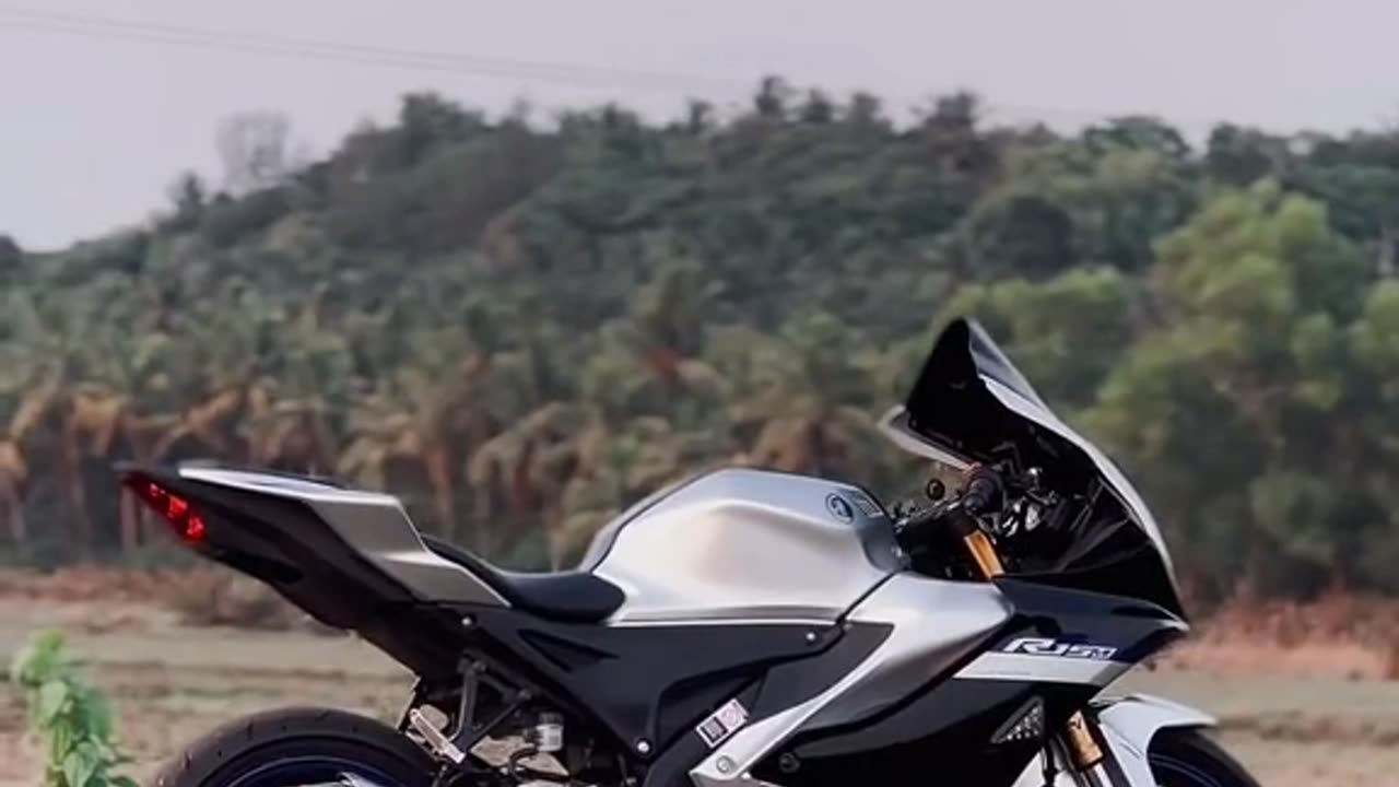 Yamaha R15 v4 crush of boy's