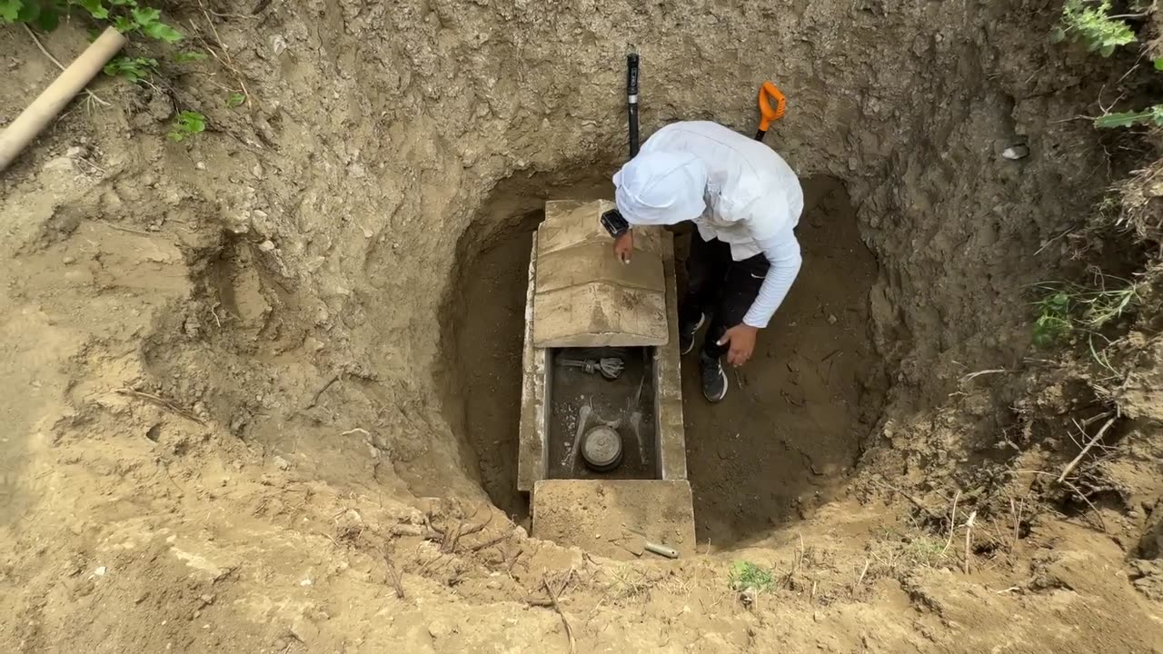 We Found a Huge Sarcophagus Using a Metal Detector. ( Big Treasure Hunt )