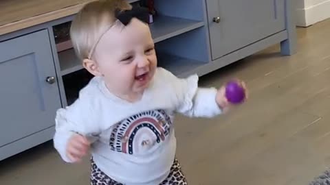 Scottish Baby Loves To Wiggle To Amy MacDonald Song