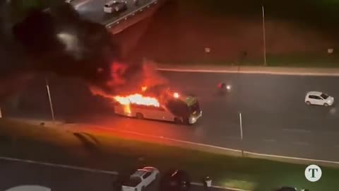 PETISTA coloca fogo no ônibus e grita FORA BOLSONARO, prova maior não existe, FALSE FLAG