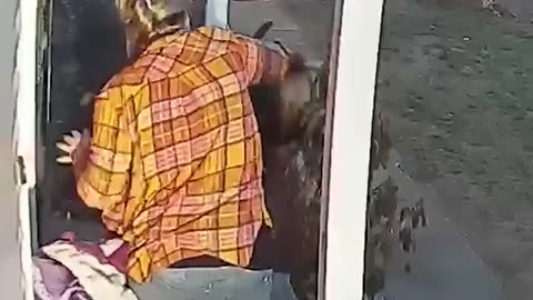 Heroic mom saves terrified five-year-old from raccoon attack | USA TODAY #Shorts