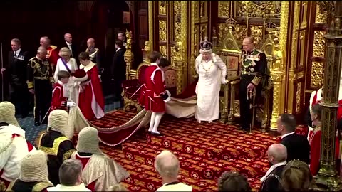 UK's Queen Elizabeth pulls out of COP26