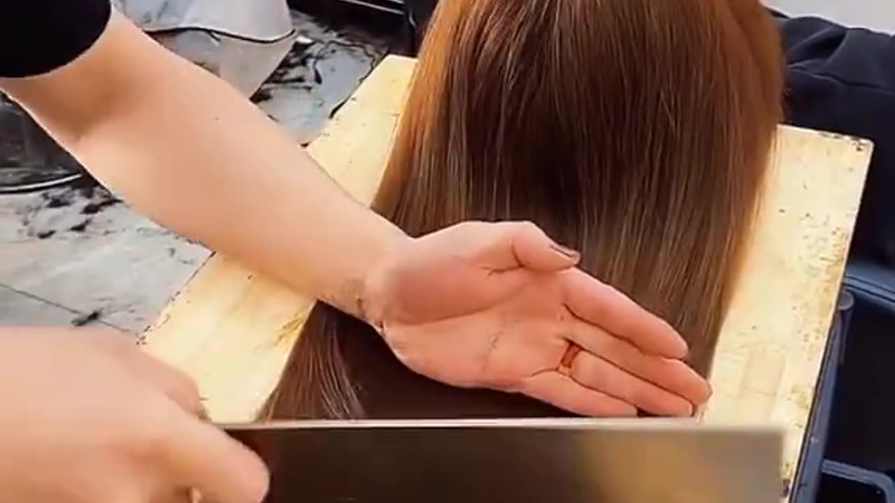 Viral🔥 Girl Hair Cutting with knife | Famous barber 👦 | PHD Hair | #shorts #haircutting #phd_hair