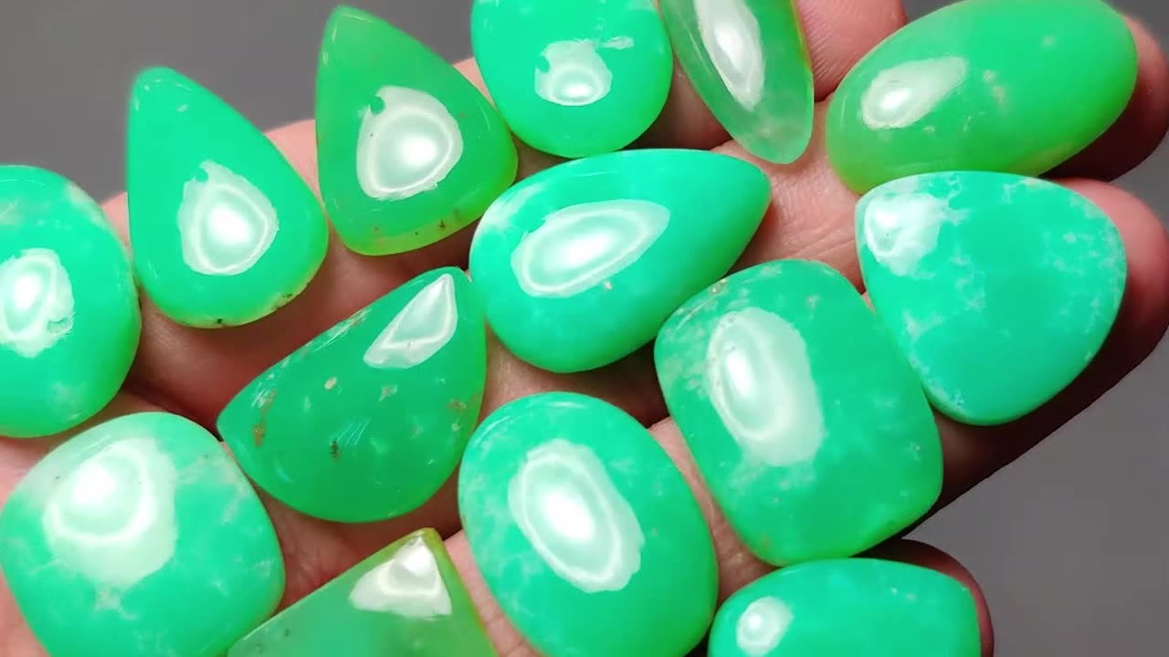 Buy Chrysoprase Gemstone Online | $5 Flat Shipping