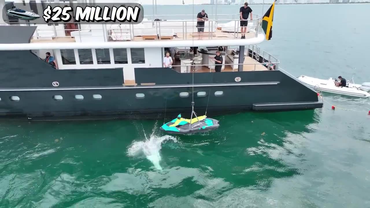 $1 vs $1000000000 Yacht.mp4