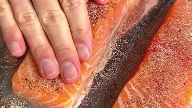 This salmon is sooo good and takes less than 15 minutes to make save this for later 😋