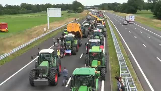 Dutch farmers RISE UP after government approves climate tyranny.