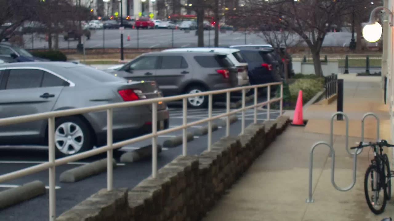 1669HQOB01SouthwestWalkway_2021-01-05_16h20min02s377ms.mp4