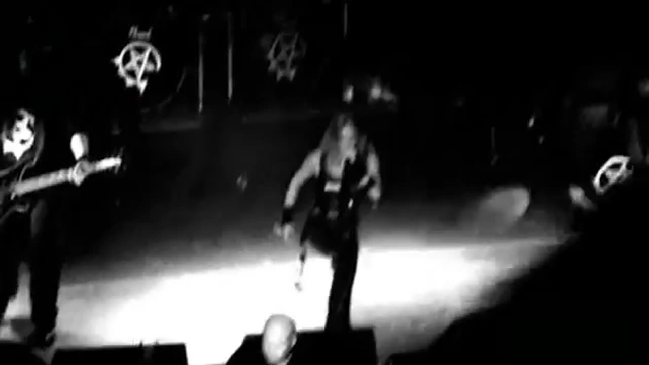 Arch Enemy live 2004